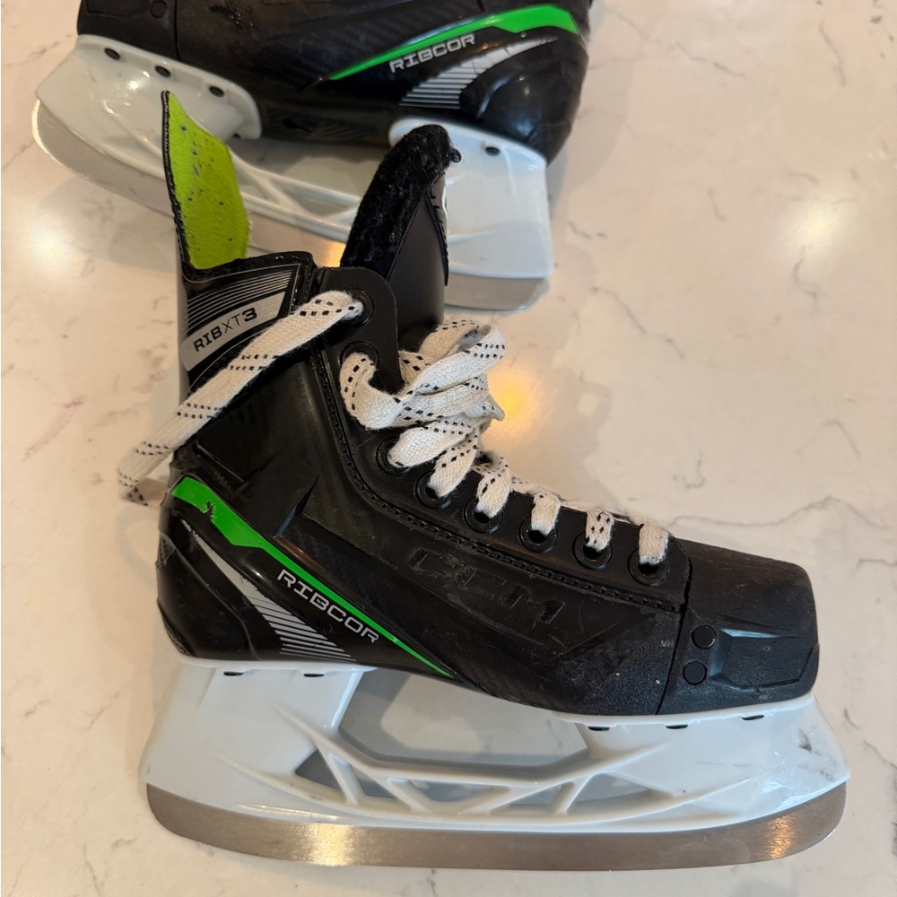 CCM Ribcor Skates Big Kid - Picture 4 of 8